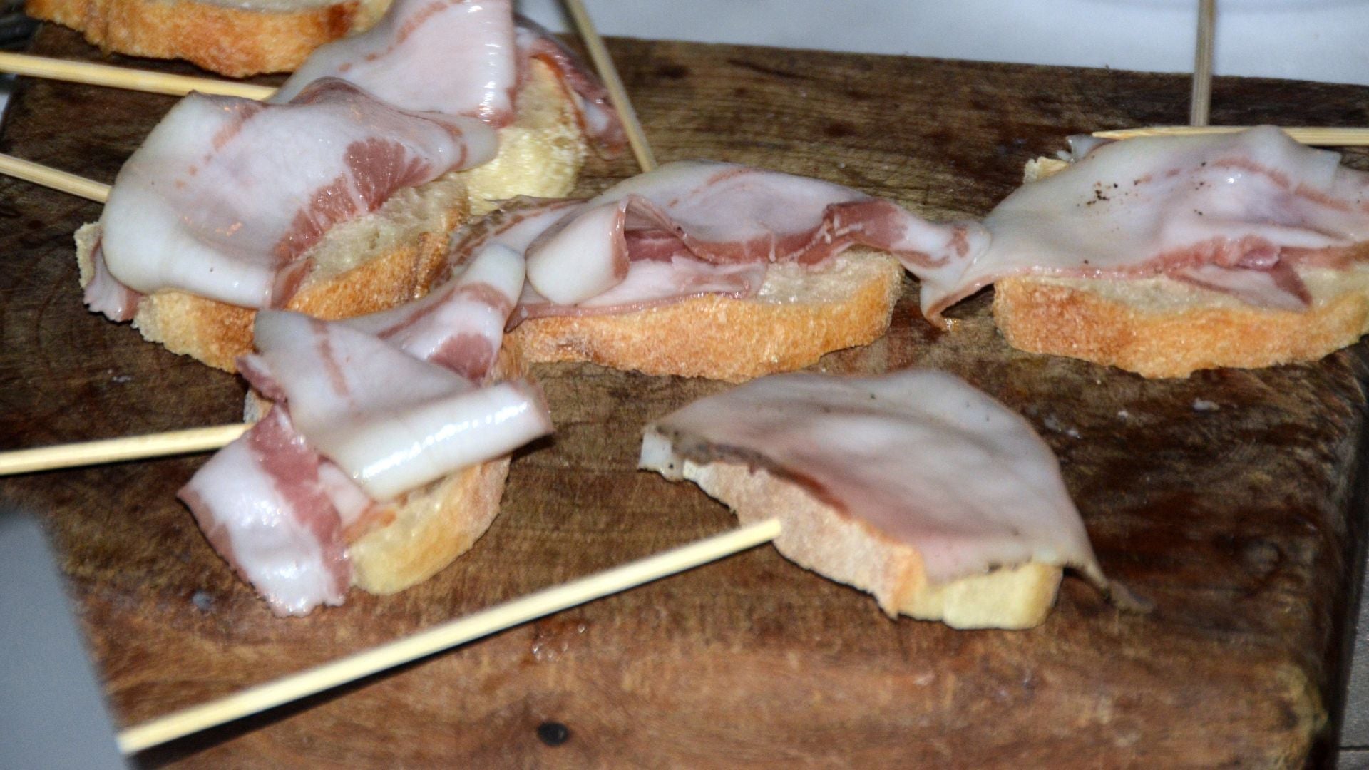 mangiare lardo di colonnata